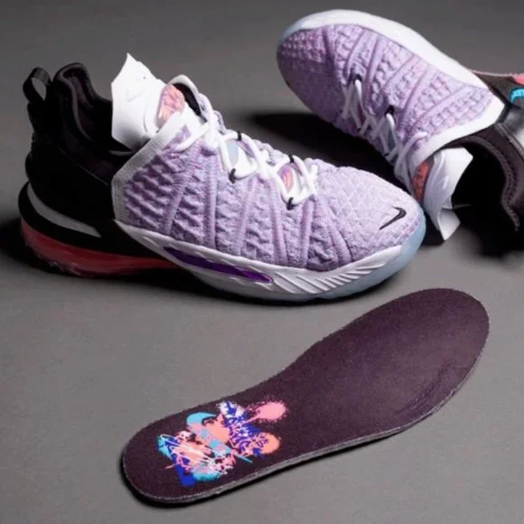 Nike LeBron XVIII 18 GS Basketball Shoes Graffiti Chlorine CW2760-900 Si… - Picture 1 of 12